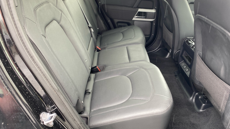 Land Rover Defender 3.0 D250 SE 110 5dr Auto Diesel Estate
